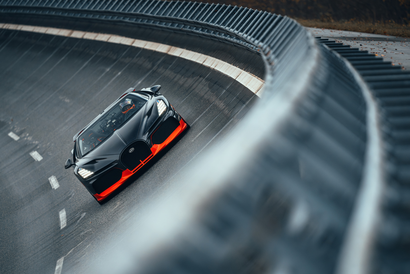 SMALL_11 BUGATTI W16 Mistral World Record